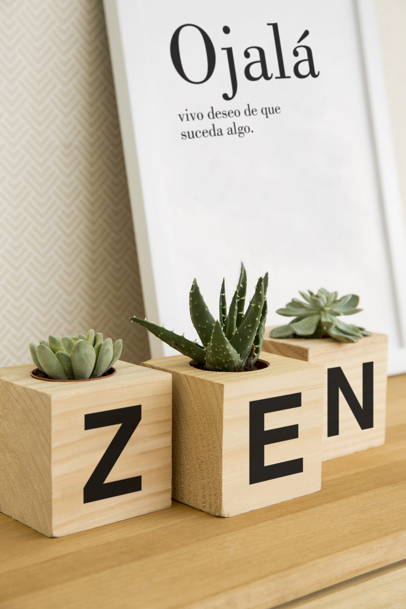 PLANT HOLDER ONE LETTERS (DETALLE)